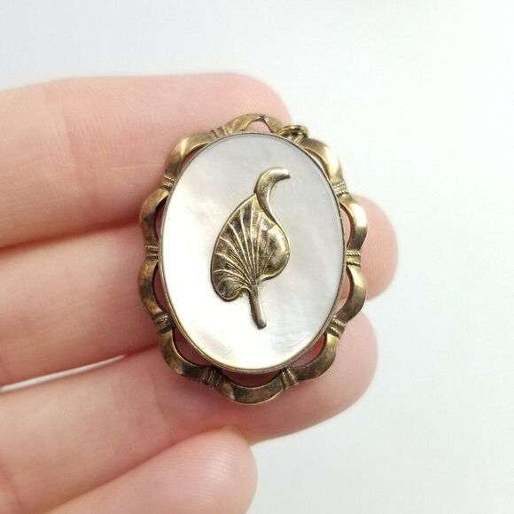 Vintage Sterling Silver Gold Filled Locket Pendant, Leaf Design, Mother of Pearl - Picture 7 of 8